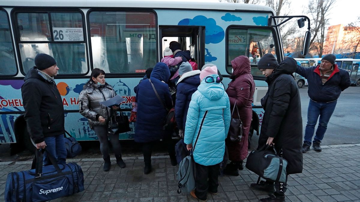 Obyvatelé Donbasu, kteří se nechtějí nechat evakuovat do Ruska, jsou v pasti